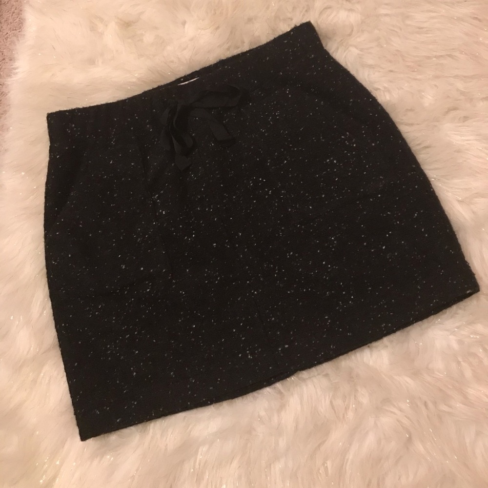 Loft skirt size large with front pockets